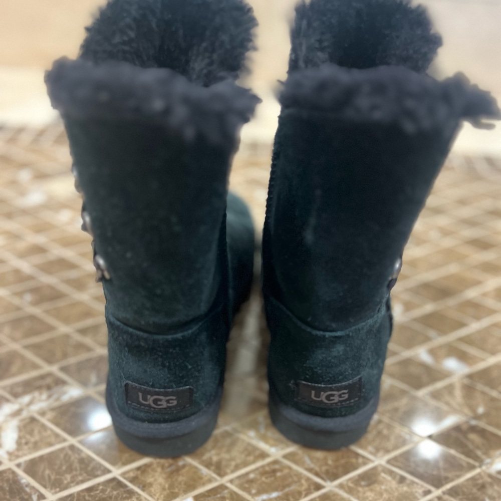 Uggs black